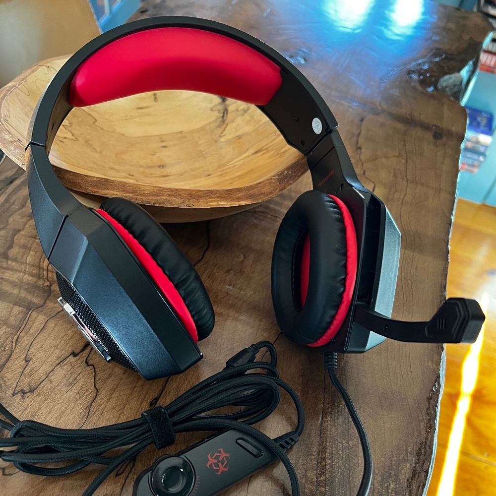 Hunterspider V-1 Pro gaming headset red and black - Used / Tested / Good Shape!